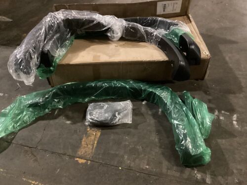 '14 Toyota Tundra Fender Flares -  Missing 1 Piece  - Lot 345