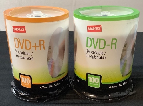 Staples DVD+R 100pk & DVD-R 100pk - Lot 569