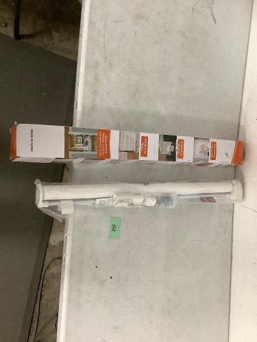 Retractable Safety Gate (140cm) - Lot 313