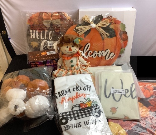 Box of Misc Fall/Pumpkin Decor - Lot 276