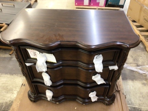 Dresser - Lot 470