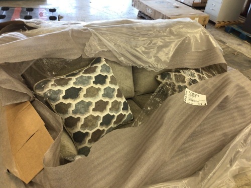 Loveseat w/ 2 Pillows - Lot 38