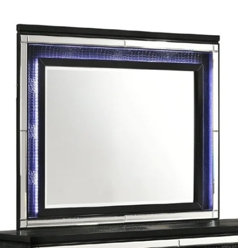 New Classic Furniture Valentino Light Mirror - Lot 399