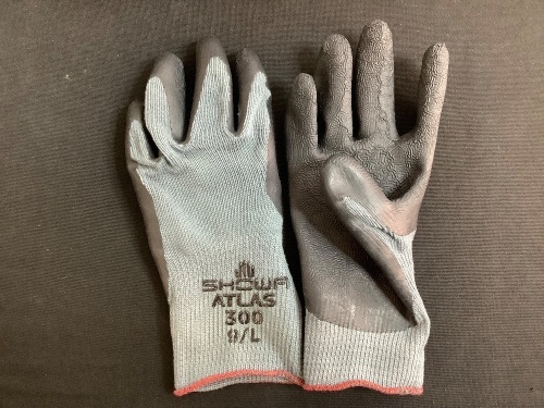 10 Pairs of SHOWA Coated Gloves: L ( 9 ), Palm and Fingers, Dipped, Latex - Lot 234