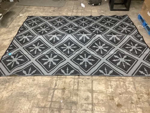 8x10ft Outdoor Rug - Lot 567