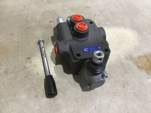 Hydraulic Directional Control Valve - Lot 154