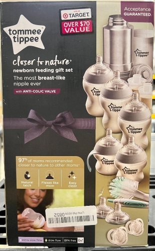 Tommee Tippee Baby Bottle Set - Lot 467