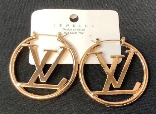 L / V Letter Hoop Earrings - Lot 77