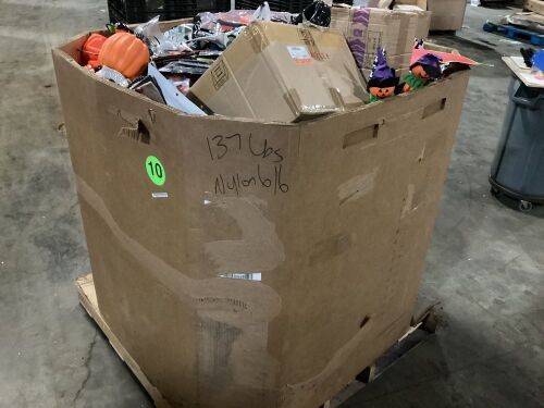 Pallet FULL of Small Halloween Items - Lot 196