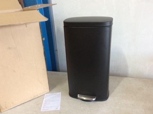 25" Step Trash Can  - Lot 906