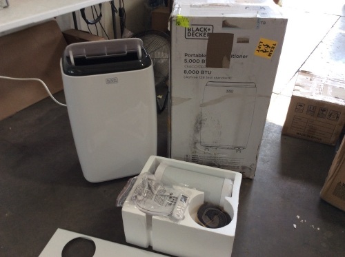Black and Decker 5,000 BTU Portable Air Conditioner 8,000 BTU  - Lot 69