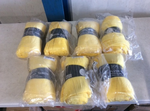 Lot of (7) Throw Blankets - Lot 538