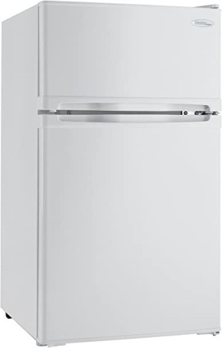 Danby 3.1 cu ft Compact Refrigerator with Freezer - Lot 64