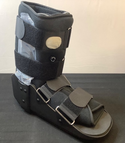 Adult Walking Boot, L - Lot 272