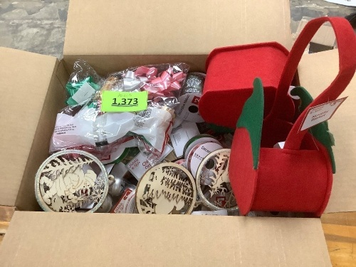 Miscellaneous Christmas Box - Lot 1373