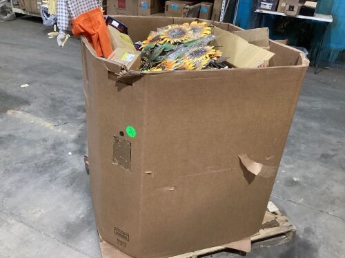 Pallet of Fall Items  - Lot 455