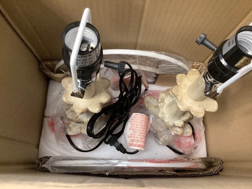 Set of 2 Lamps, 1 Broken Base - Lot 308