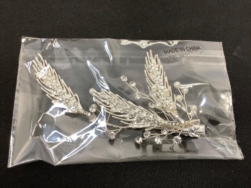 AW Bridal Rhinestone Hair Clip - Lot 44