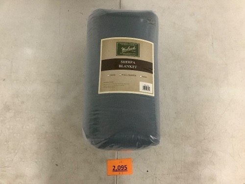 Woolrich Sherpa Blanket - Lot 2095