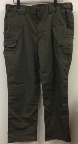 5.11 Tactical Mens Pants, 40x32, Appears New, Sold as is - Lot 113