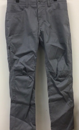 Under Armour Men Pants, 32x30, Appears New, Sold as is - Lot 205