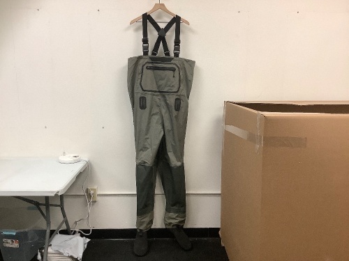 Stocking-Foot Breathable Waders Men's M, E-Comm Return, Sold As-is - Lot 476