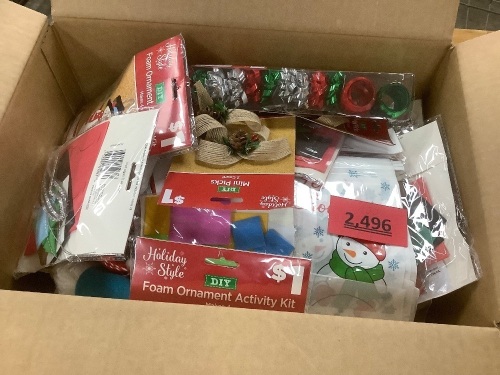 box of miscellaneous christmas - Lot 2496