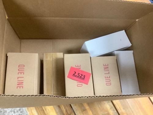 box of miscellanous lighters and accessories - Lot 2523