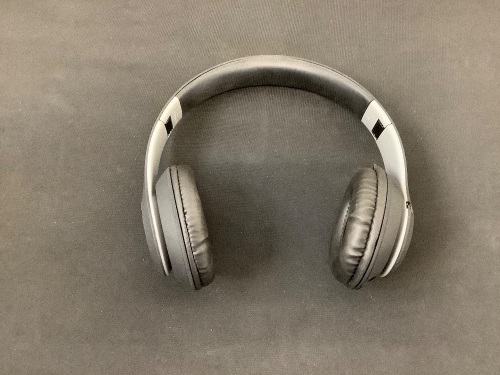 Wireless Headphones - Lot 529