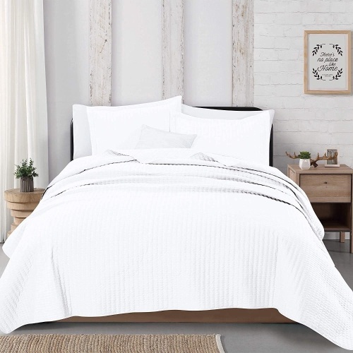 Great Bay Home 3 Piece Detailed Channel Stitch Quilt Set with Shams, Full/Queen - Lot 257