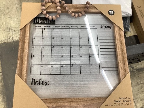 Box of 4 - 18x1"x18"-Acrylic Memo Board w/Beads - Lot 399
