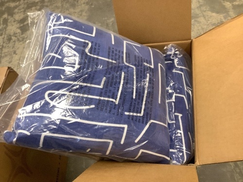 Atricle Matze Large Pillow Set - Lot 142