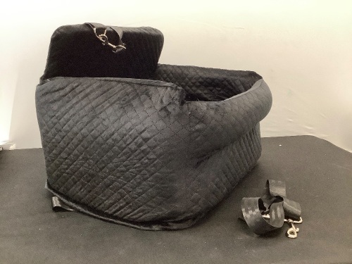 Small Pet Car Seat - Lot 226