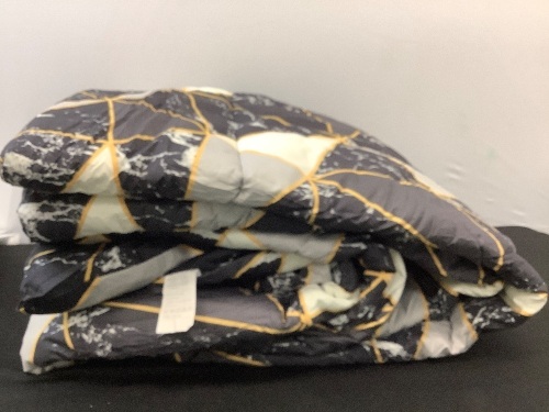Queen Size Comforter - Lot 278