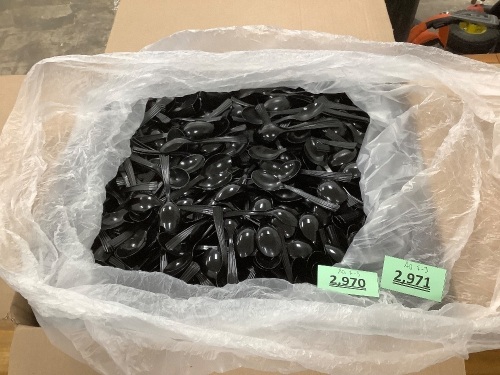 Box of Plastic Spoons - Lot 2971