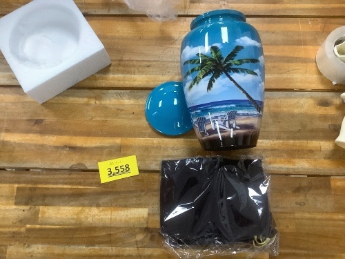HLC Urn w/ Cover - Lot 3558
