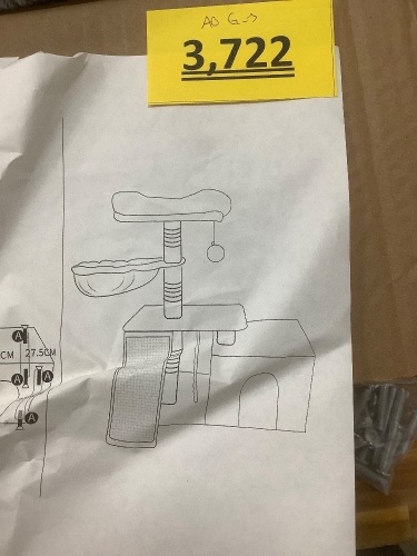 DECEMP Cat Tree - Lot 3722