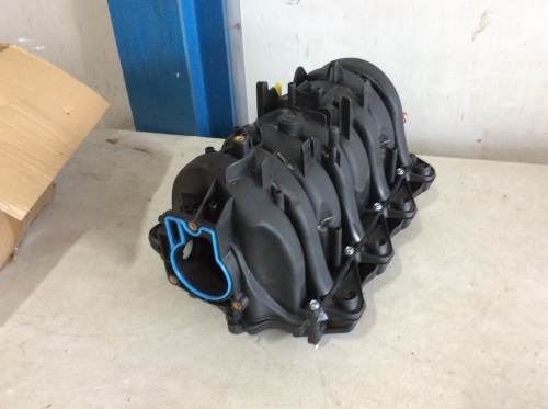 Intake Manifold for Chevy Silverado Tahoe GMC Yukon XL Envoy Sierra - Lot 569