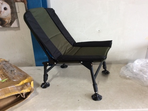 Folding Lounge Chair - Lot 808