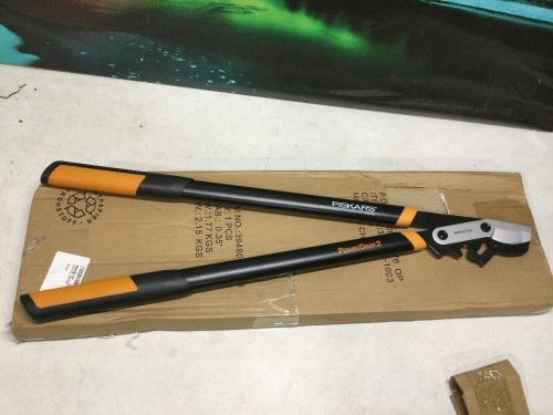 Fiskars PowerGear2 Bypass Lopper, 32 Inch - Lot 866