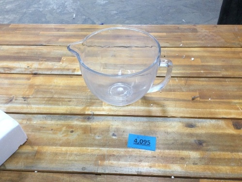 Large Glass Measuring Cup - Lot 4095