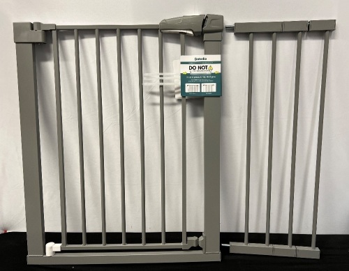 BABELIO 26-40" Easy Install Pressure Mounted Metal Baby/Pet Gate - Lot 47