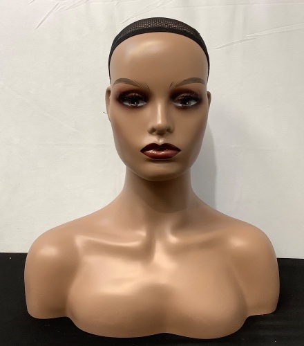 Voloria Realistic Female Mannequin Head - Lot 219