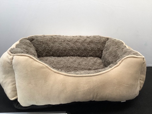 Small Pet Bed - Lot 256