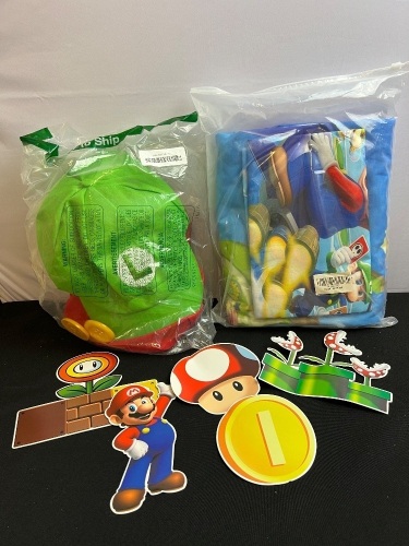 Super Mario & Luigi Hats/ Gloves and Twin Duvet Cover with 2 Pillow Cases - Lot 141