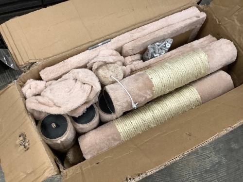 Cat Tower - Lot 521