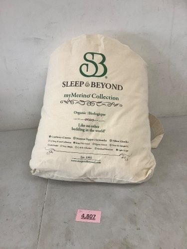 Sleep And Beyond myMerino King Size Comforter - Lot 4807