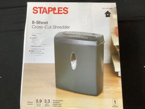 Staples 8-Sheet Cross-Cut Shredder - Lot 270