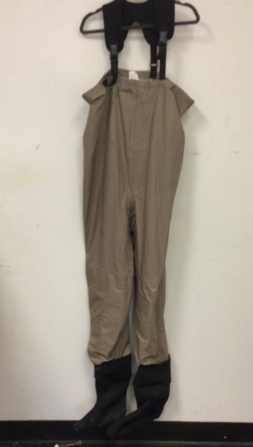 Stocking-Foot Breathable Waders Men's MR, E-Comm Return, Sold As-is - Lot 265