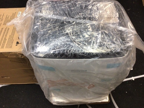 Honeywell Portable Air Conditioner 8000 BTU, Appears New, Sold As-is - Lot 66